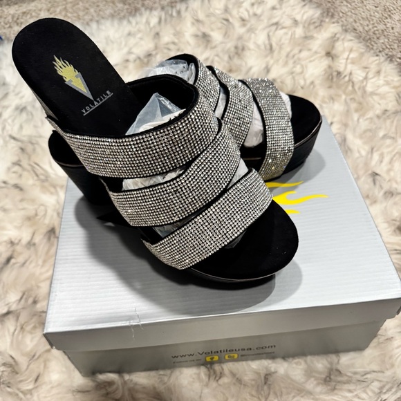 Volatile Shoes - NIB- Rare Volatile Gemstone Slides 💎